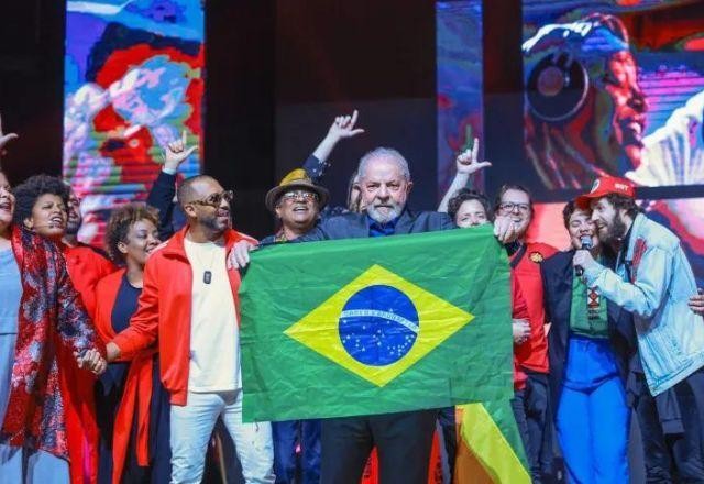 TSE analisa ação sobre suposto abuso de poder em "super live" de Lula