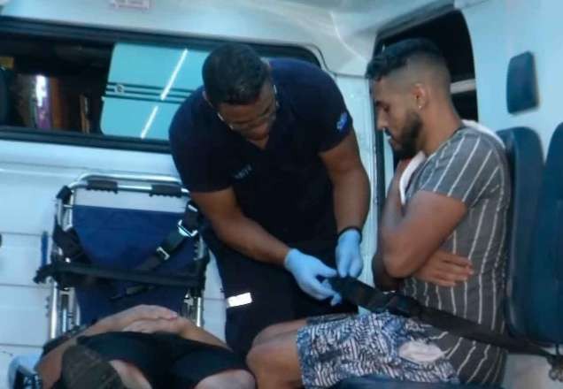 Imagem da noticia Dois homens são esfaqueados em tentativa de assalto durante bloco