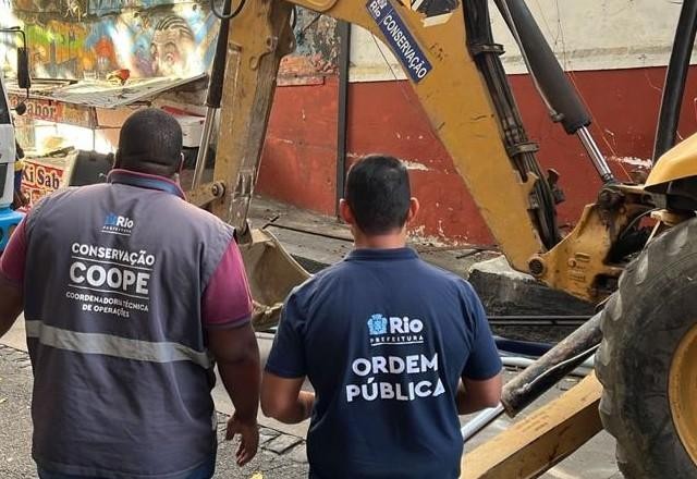 RJ: prefeitura realiza demolição de construções irregulares, em Copacabana