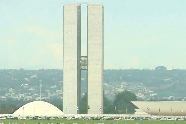 Imagem da noticia Dois parlamentares que cobrem férias do Congresso estão condenados pela Justiça