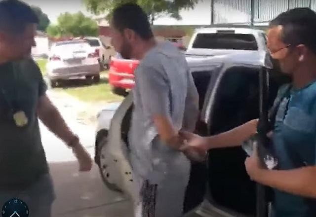 Ex-advogado é preso após ser flagrado roubando carro