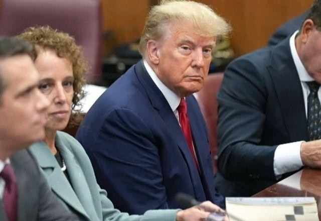 Imagem da noticia Em áudio, Trump admite ter retirado documentos sigilosos da Casa Branca