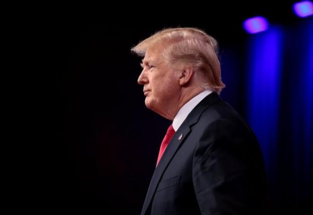Imagem da noticia Twitter suspende perfil de Donald Trump permanentemente