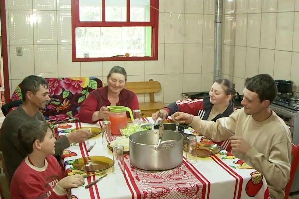 Imagem da noticia Donos de propriedades rurais tentam convencer filhos a assumir negócios da família