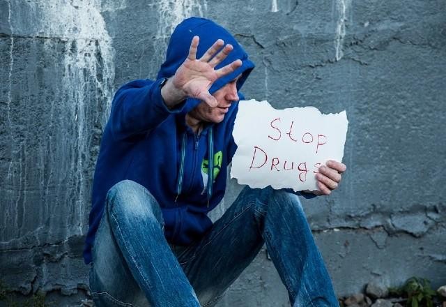 Imagem da noticia Mortes por overdose chegam a 100 mil em período de um ano nos EUA