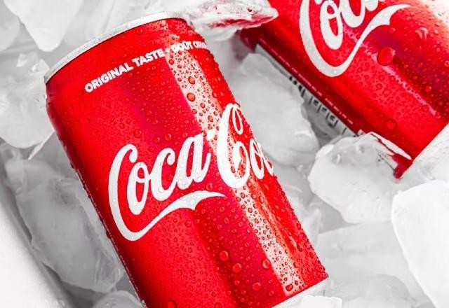 Após McDonald's, Coca-Cola suspende atividades na Rússia