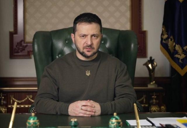 "Situação é difícil e dolorosa", diz Zelensky sobre combates em Donbass