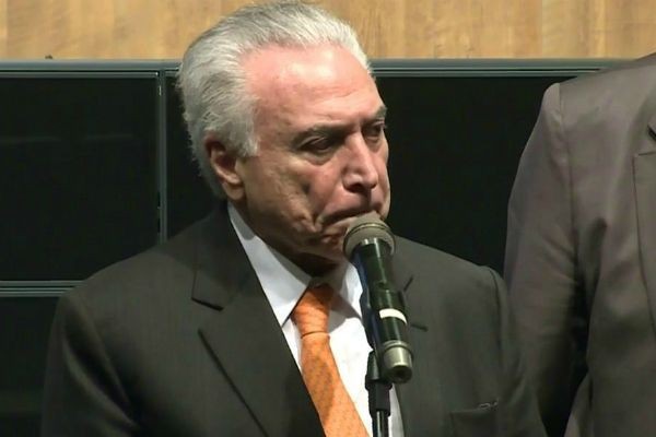 Imagem da noticia Durante evento, Temer diz que Brasil vive momento político difícil