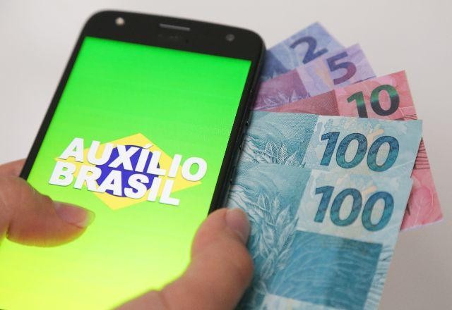 Auxílio Brasil começa a ser pago no dia 17 de novembro