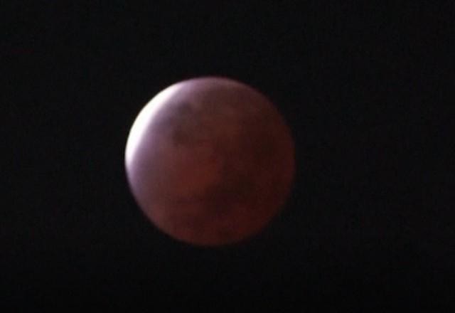 Imagem da noticia Eclipse lunar mais longo em quase 600 anos é registrado no Brasil