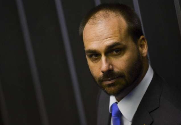 Eduardo Bolsonaro diz que isolamento até o fim de abril é "meta ousada demais"