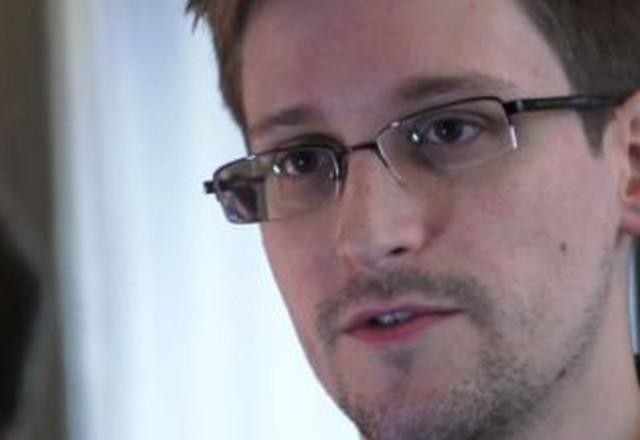 Imagem da noticia Putin concede cidadania russa a Edward Snowden