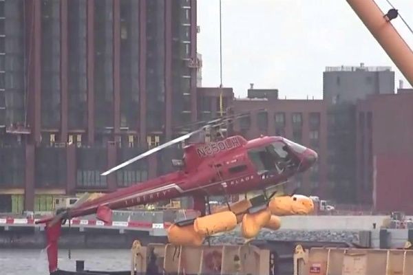 Em Nova York, cinco pessoas morreram na queda de um helicóptero 