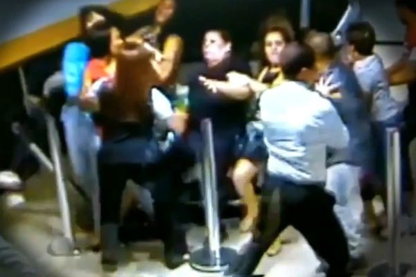 Imagem da noticia Em São Paulo, motorista atropela sete pessoas no Templo de Salomão