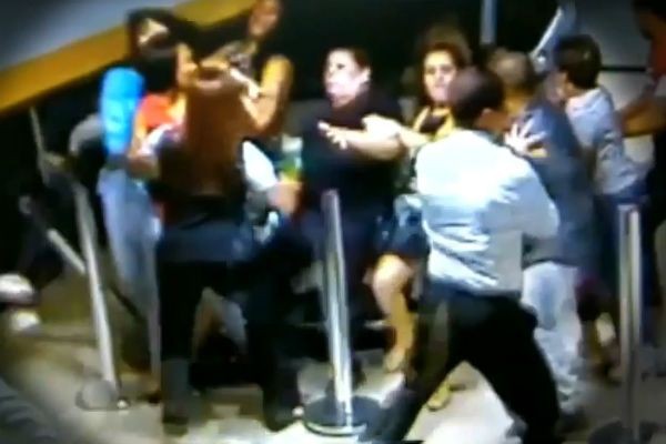 Em São Paulo, motorista atropela sete pessoas no Templo de Salomão