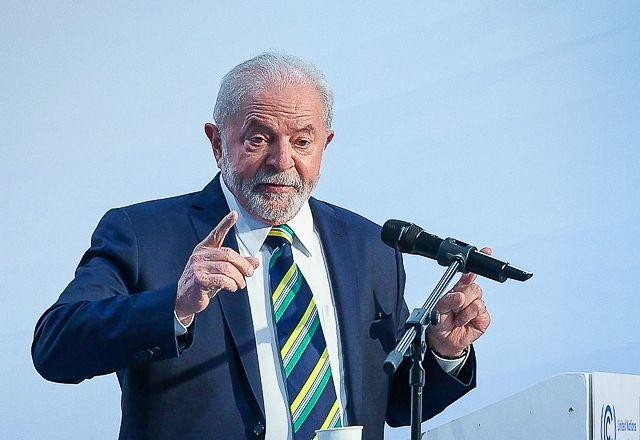 "Quando há teto de gastos, tira dinheiro da saúde e educação", diz Lula
