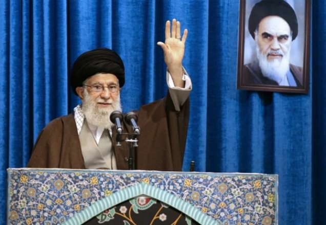 Em sermão, líder supremo do Irã ameaça EUA e chama Trump de "palhaço"