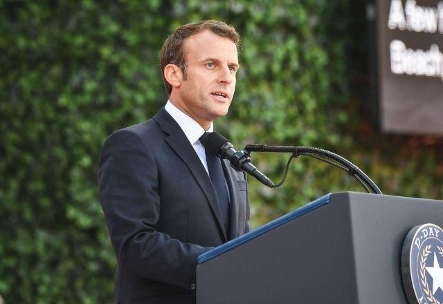 "Será necessário que não sejamos covardes", diz Macron, ao defender resposta firme a Putin