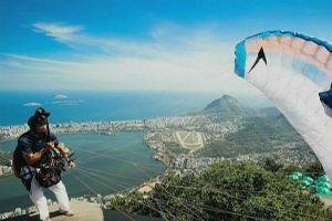 Empresário morre em acidente com parapente no Rio de Janeiro
