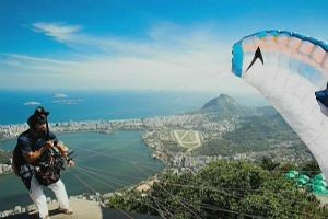 Imagem da noticia Empresário morre em acidente com parapente no Rio de Janeiro