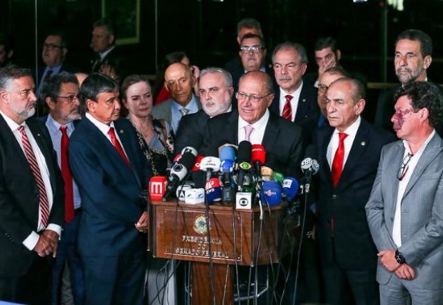 Imagem da noticia Com PEC, governo eleito buscará folga de R$ 105 bilhões no orçamento