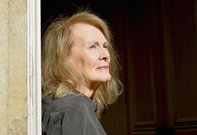 Escritora francesa de 82 anos leva Prêmio Nobel de Literatura