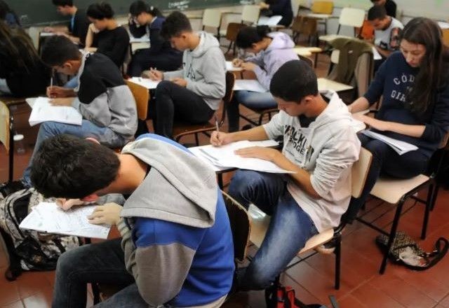 Estados e escolas privadas têm responsabilidade de implementar reforma do ensino médio, diz relator