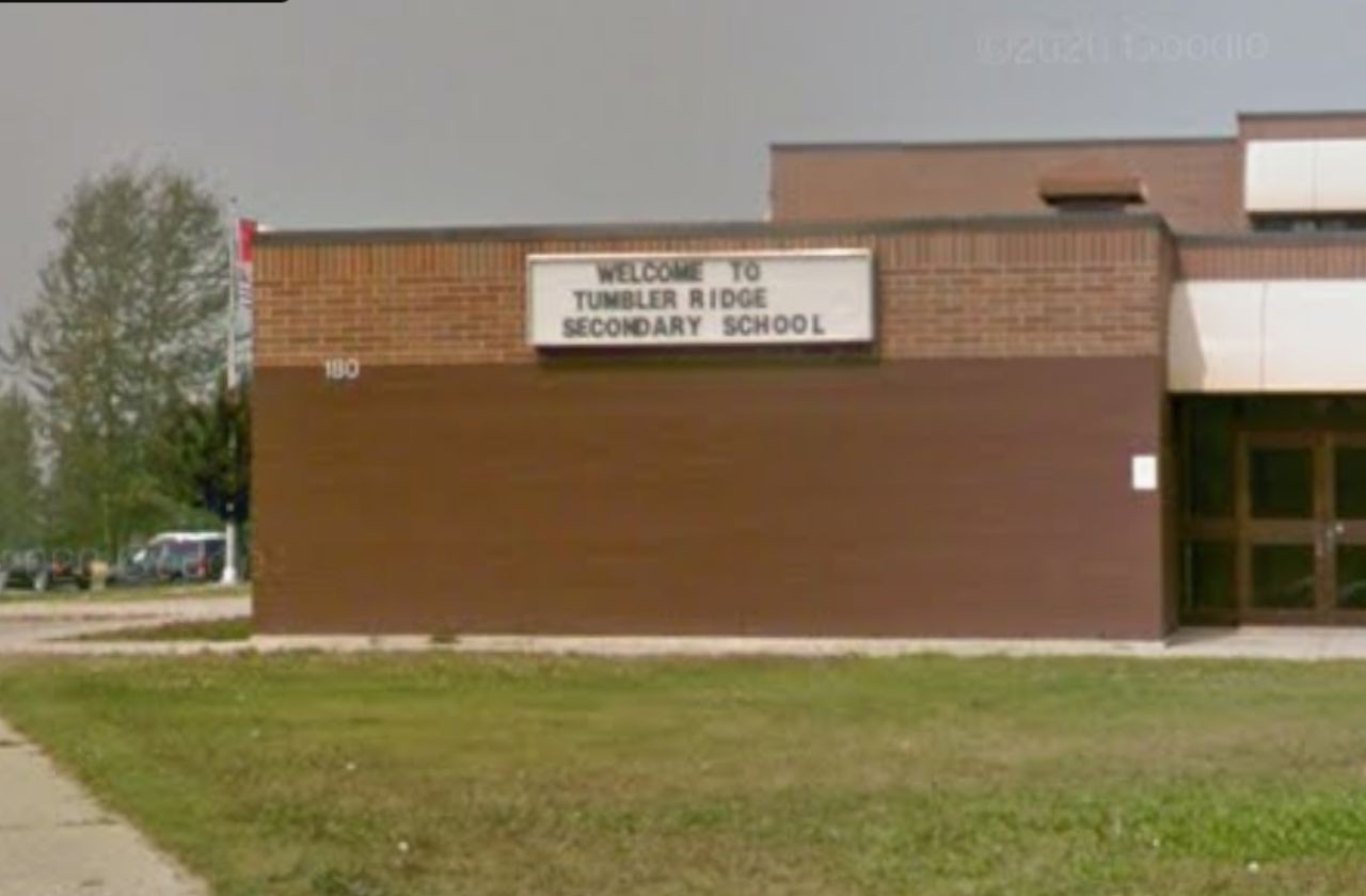 Imagem da noticia Tiroteio em escola deixa 10 mortos e 25 feridos no Canadá