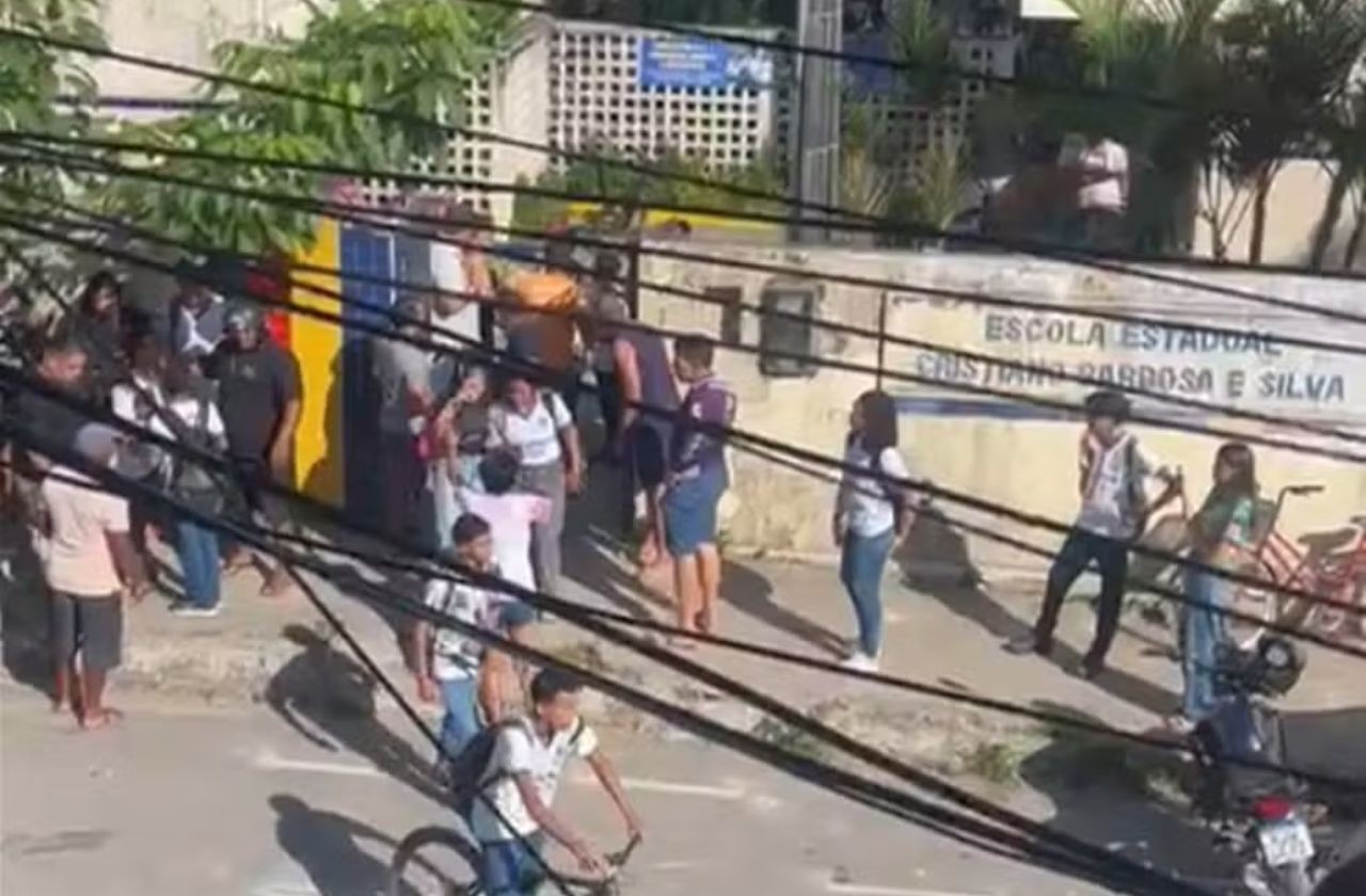 Imagem da noticia Adolescente esfaqueia três colegas em escola no interior de Pernambuco