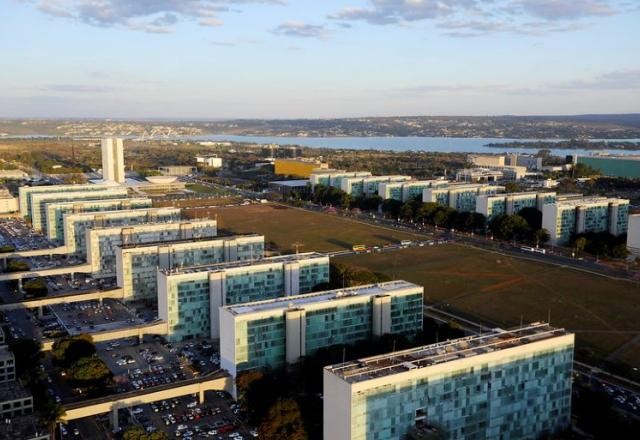 Imagem da noticia Edinho Silva critica cobranças e diz que Lula anunciará equipe após a COP