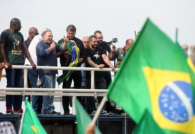 Exército apura possível infração de Pazuello em ato de Bolsonaro