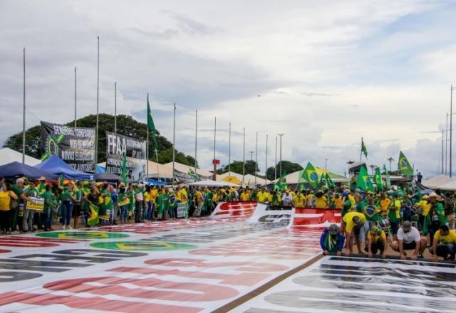Imagem da noticia Polícia detém mais de 1,2 mil manifestantes durante desmonte de acampamento