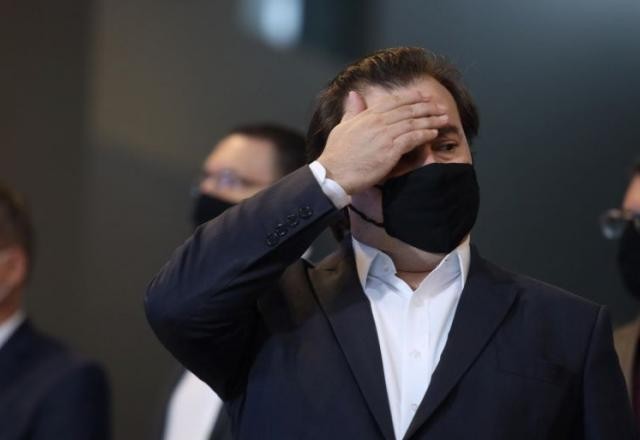 Imagem da noticia Rodrigo Maia diz que não vai seguir com impeachment contra Bolsonaro