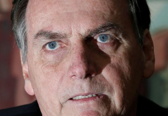 Imagem da noticia Bolsonaro confirma auxílio de R$ 250 e diz que "não é aposentadoria"