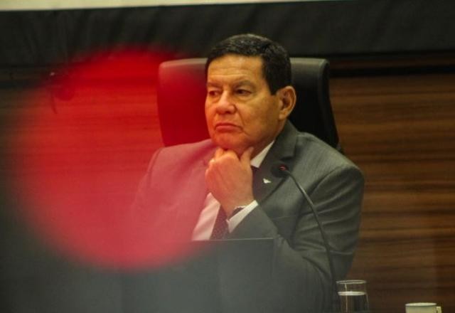 Imagem da noticia Mourão vai demitir assessor que enviou mensagem sobre impeachment