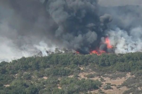 Imagem da noticia Estado da Califórnia sofre com queimadas; ao menos 15 pessoas morreram
