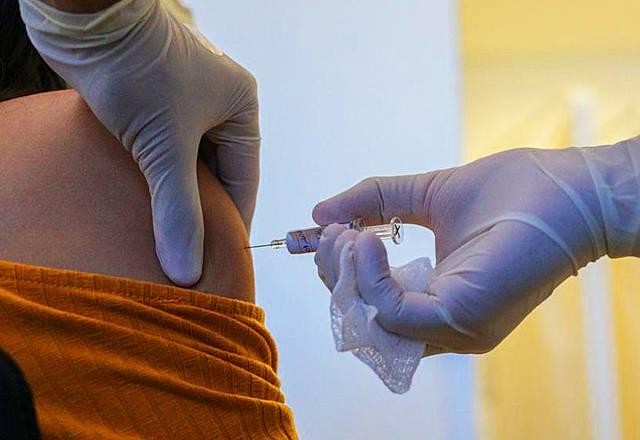 Estado de SP começa neste sábado a vacinação de idosos entre 80 e 84 anos