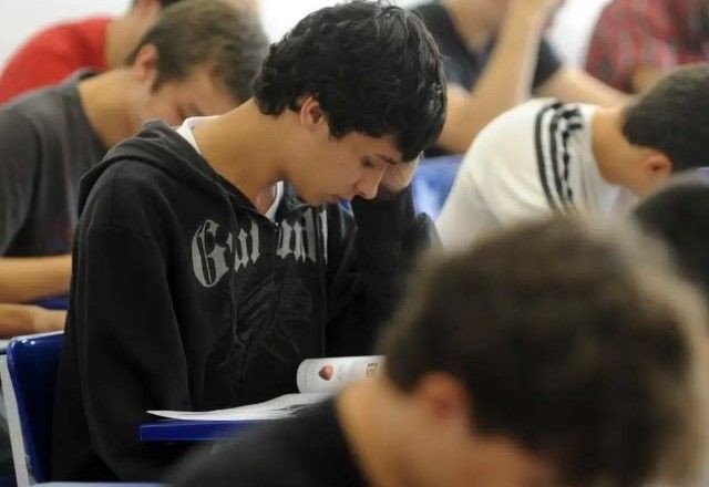 Imagem da noticia Senado aprova bolsa de pelo menos R$ 700 para estudantes de baixa renda do ensino superior
