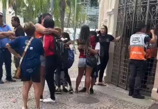 Jovem tenta esfaquear estudantes no Rio de Janeiro