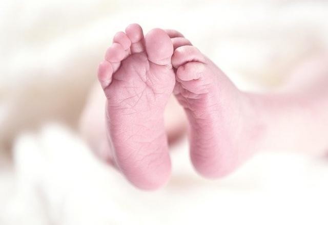 Estudo aponta que bebê nasceu com anticorpos, após mãe ser vacinada contra Covid-19