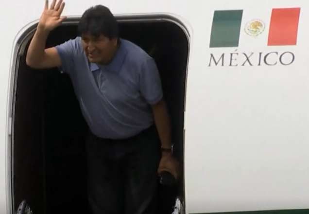 Evo Morales desembarca no México após negociações diplomáticas