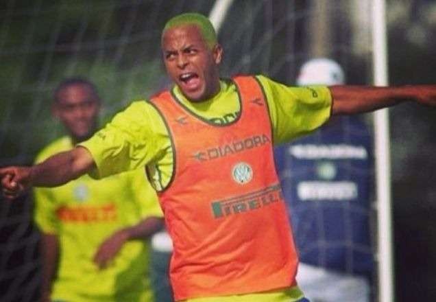 Imagem da noticia Ex-atacante do Palmeiras e Internacional morre aos 42 anos