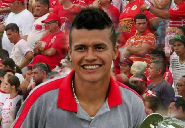 Imagem da noticia Ex-jogador de futebol é preso por invadir e roubar casas em Manaus