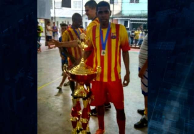 Ex-jogador de futebol morre atingido por bala perdida no RJ