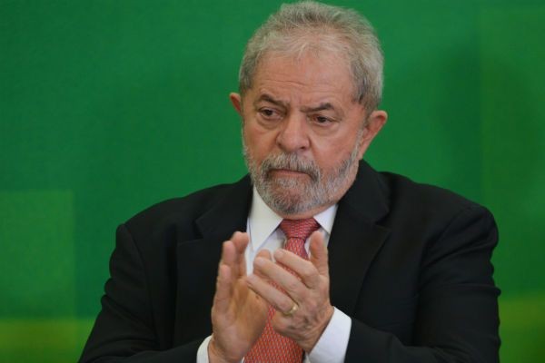 Ex-presidente Lula é denunciado por corrupção e lavagem de dinheiro