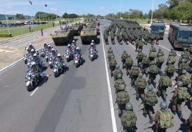 Imagem da noticia Política desgasta imagem das Forças Armadas, diz cientista político