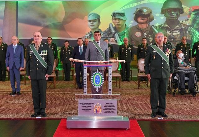 Imagem da noticia General Júlio Cesar de Arruda toma posse como novo comandante do Exército