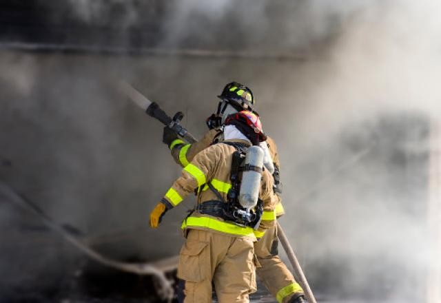 Imagem da noticia Incêndio e explosão de casas em Nova Iorque deixa 1 morto e 8 feridos