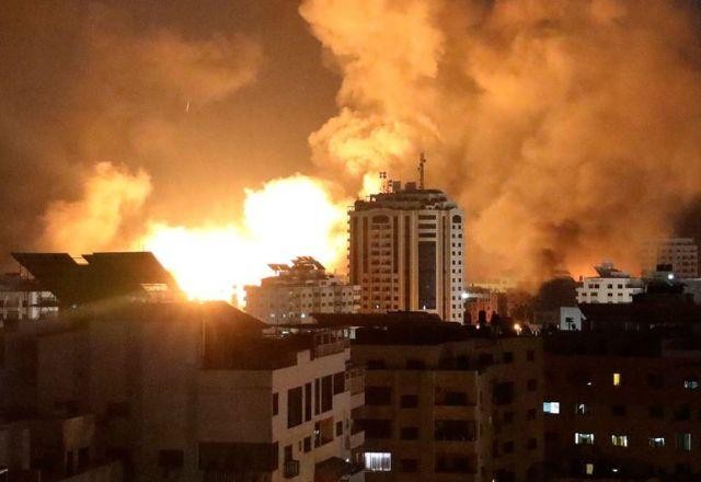 Imagem da noticia Israel volta a atacar Gaza e evacua cidade perto da fronteira com Líbano