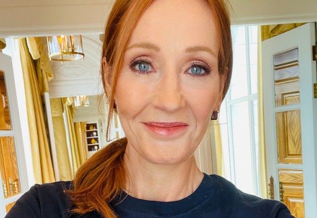 Imagem da noticia Autora de Harry Potter volta a criticar transexuais após condenar atores da saga